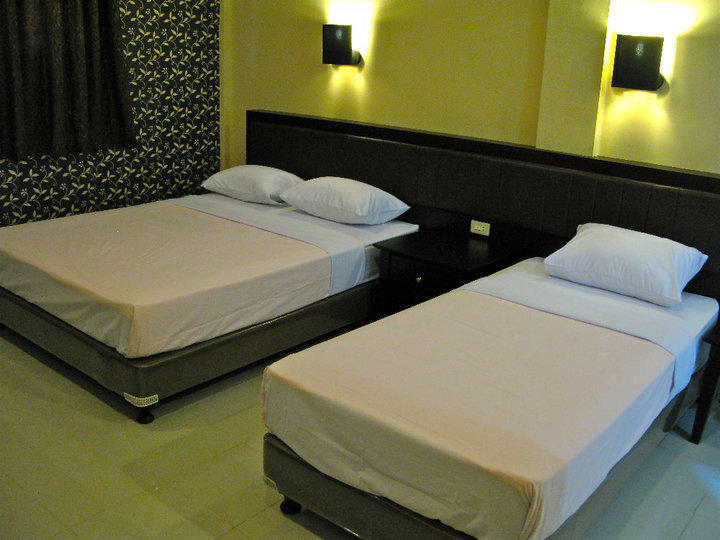 Hotel Carolina Transit Medan Pokoj fotografie