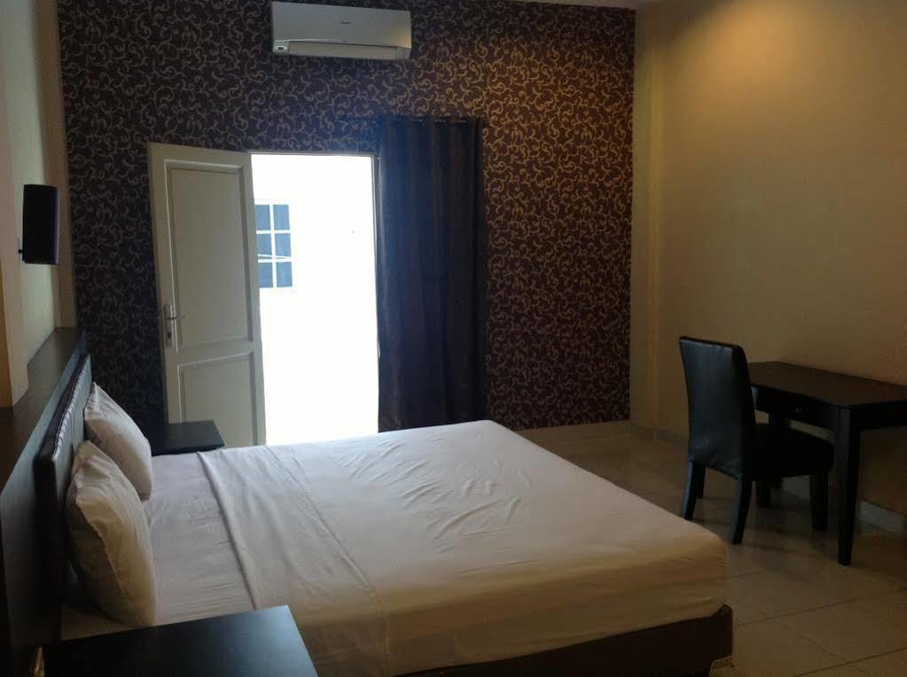 Hotel Carolina Transit Medan Exteriér fotografie